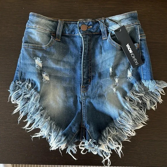 FashionNova denim shorts π - Picture 5 of 6